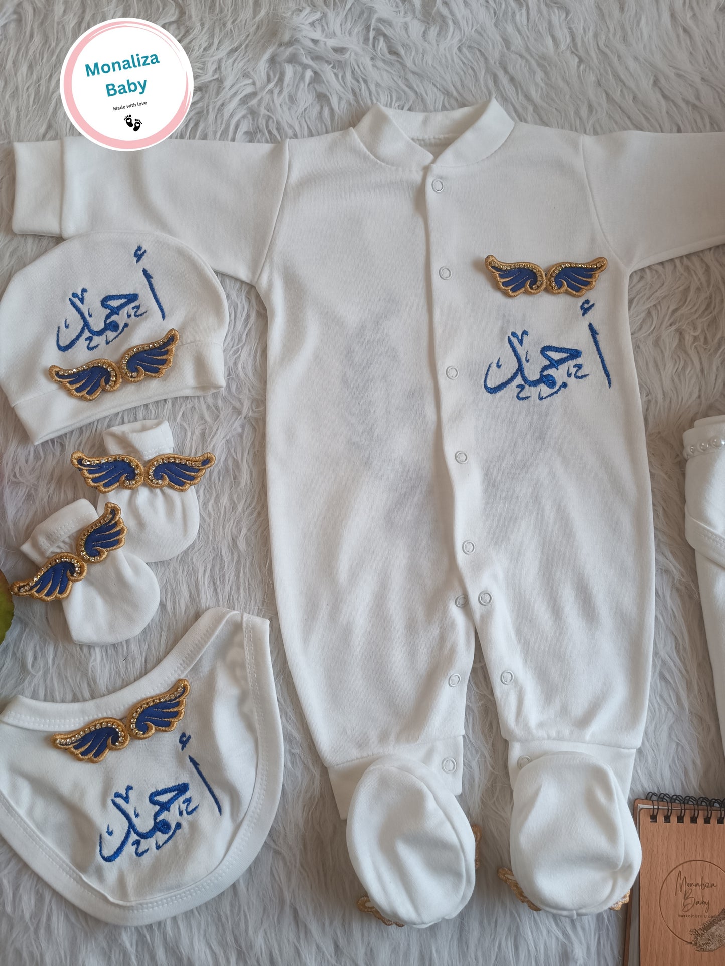 طقم استقبال بيبي ولد جناحات ازرق مع دهبي