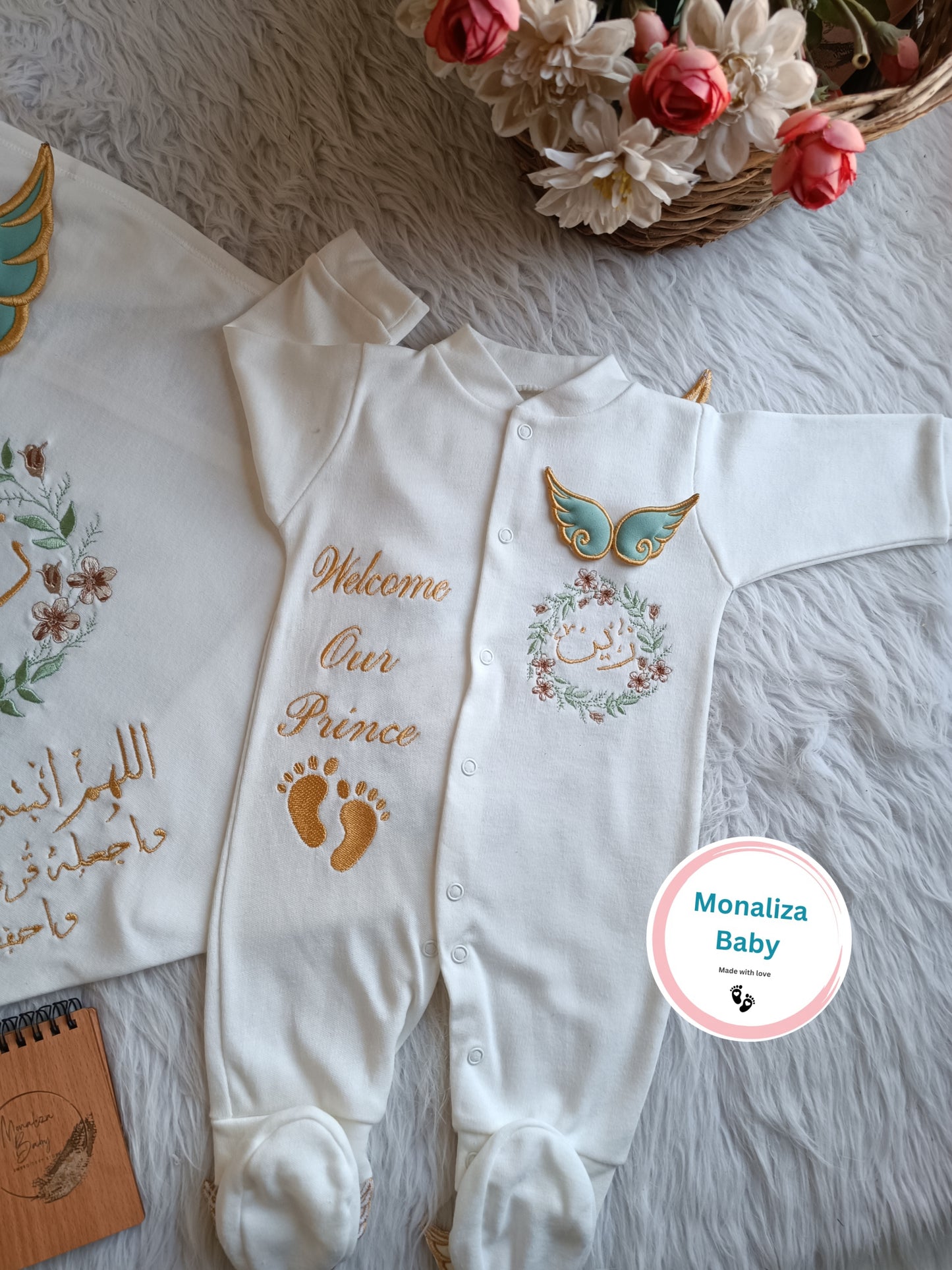 طقم استقبال بيبي ولد جناحات مع طوق الورد