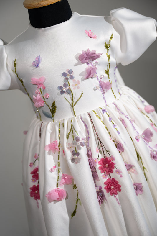 فستان الورد الطاير