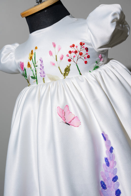 فستان الزهور والفراشات