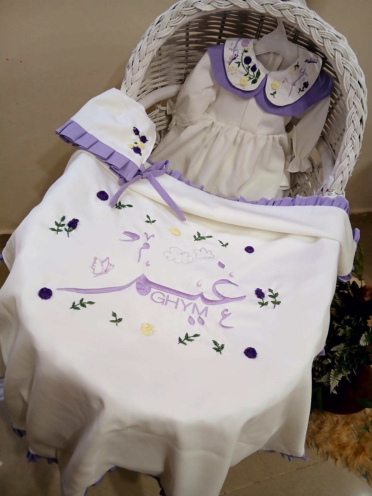 ..بكج استقبال / فستان . قبعه فرنسية . بطانيه . لبس للرجل