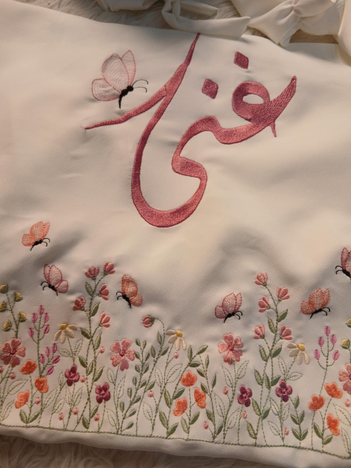 بطانيه + فستان + قبعه فرنسيه